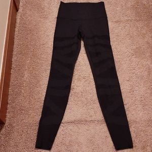 Lululemon 6 Black mesh striped pants